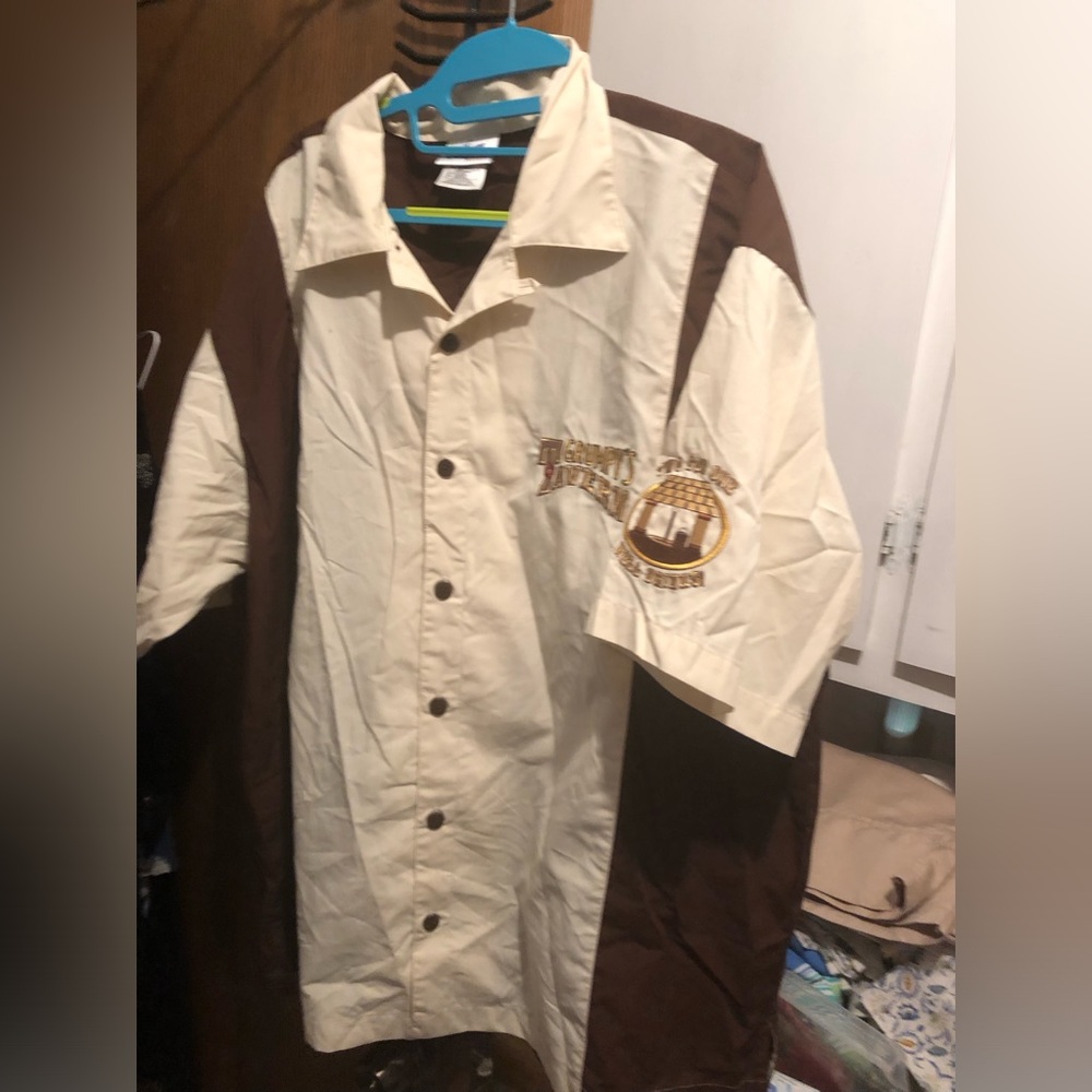 🎠Early 2000 Disneyland Resort Embroidered Grumpy Shirt - 690 $65 or $60 w/offer